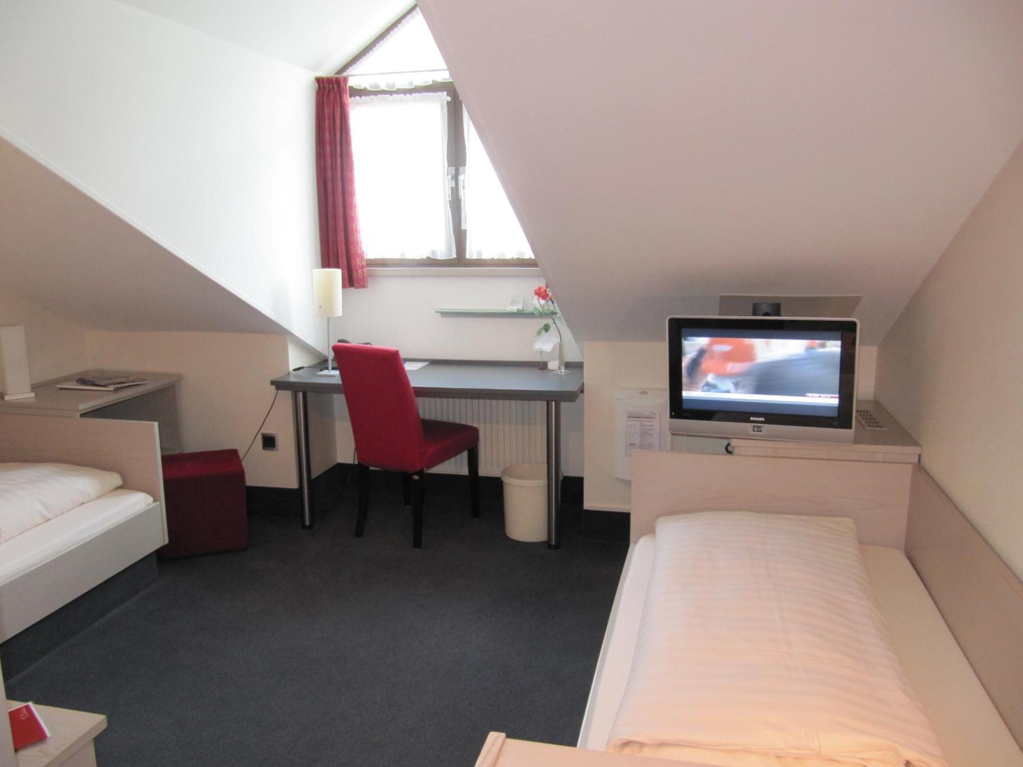 Hotel Schiller Olching Zimmer foto